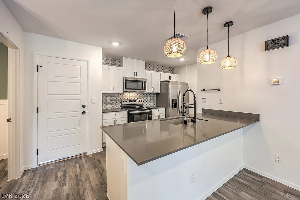 3 bed, 2.5 bath, 1309 sqft, $2,250 — Photo 1