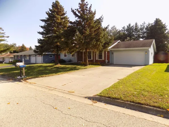 3635 Balmoral Dr, Janesville, WI 53548