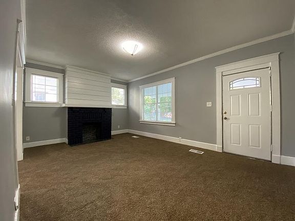 3rd image of 1521 Courtfield Ave
