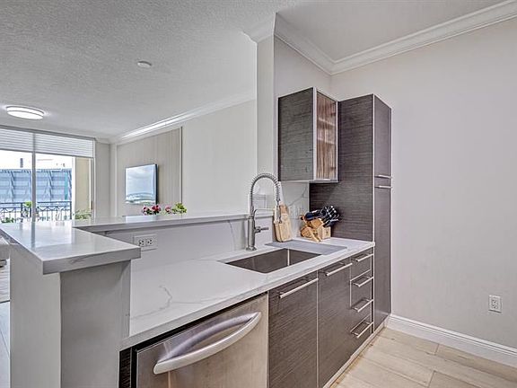 5th image of 550 Okeechobee Blvd APT 1218