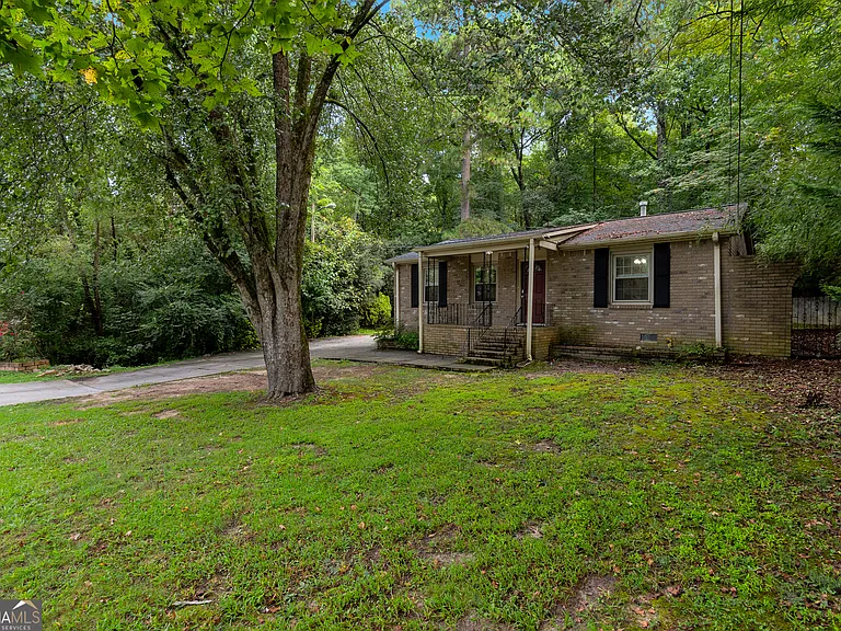 240 Lake Dr — Photo 22