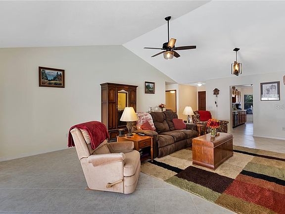 5th image of 532 Holbrook Cir