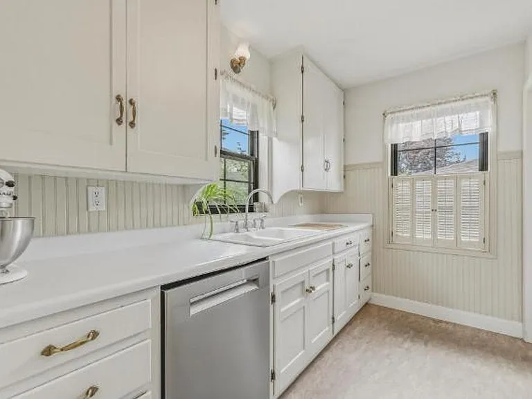 1527 Pacific Ter — Photo 13
