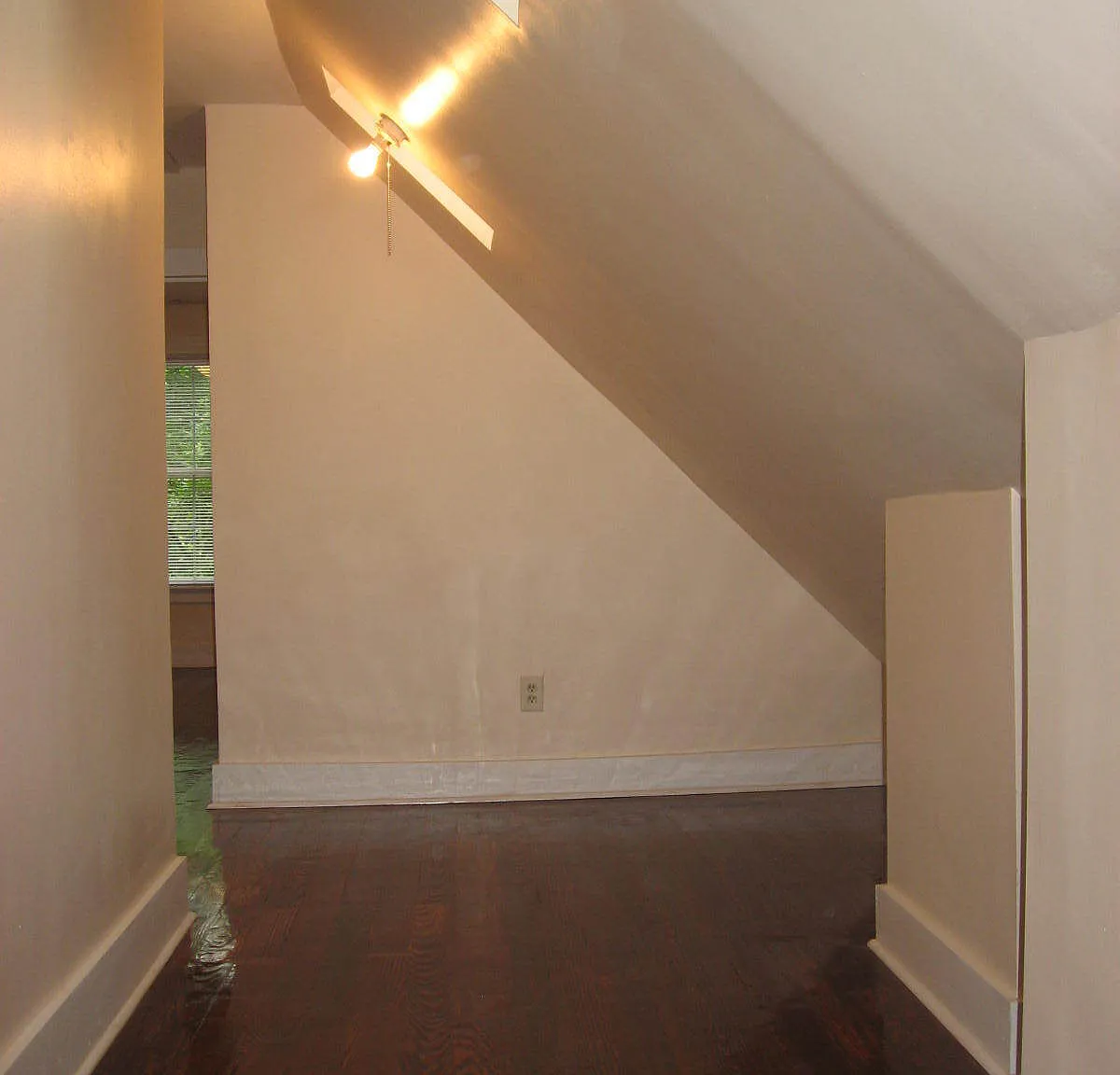 1 bed, 1.0 bath, 2128 sqft, $1,675 — Photo 3