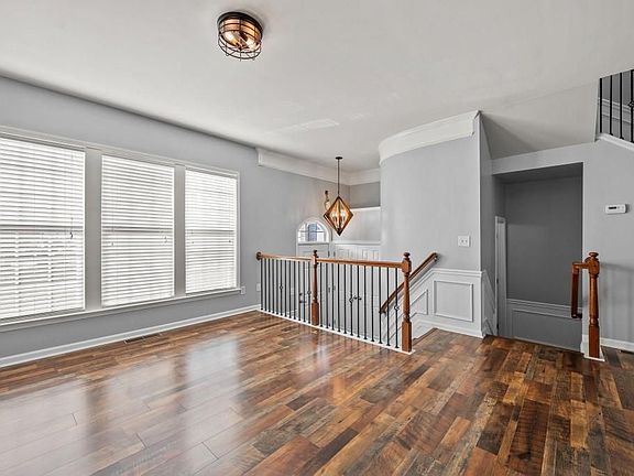 5th image of 1346 Thornborough Dr