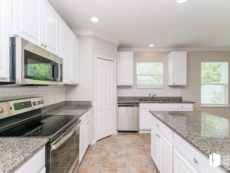 6249 Hancock Ave — Photo 5