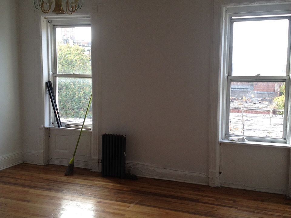 1st image of 14 Arlington Pl APT 4