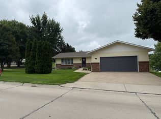 610 E Maple St, Sutton, NE 68979