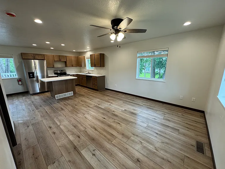 608 College St — Photo 3