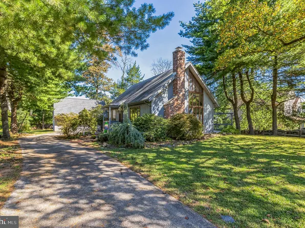 29 Dogwood Ln, Aston, PA 19014