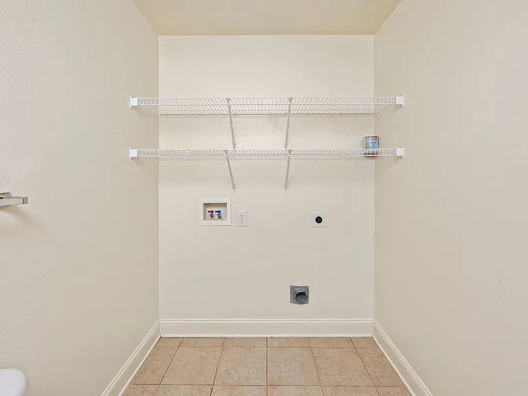 715 Majestic Dr — Photo 19