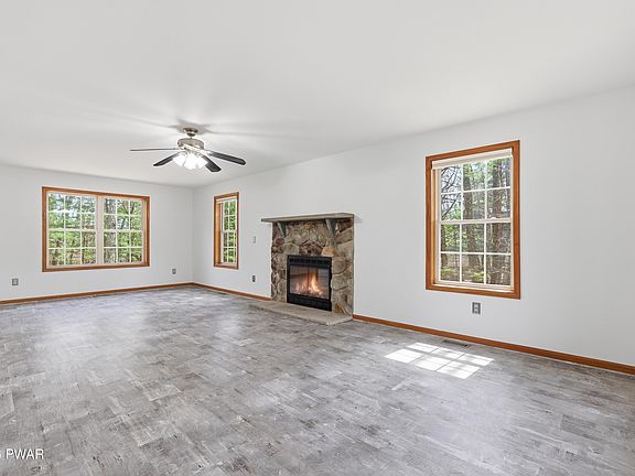 4th image of 130 Spicebush Ln