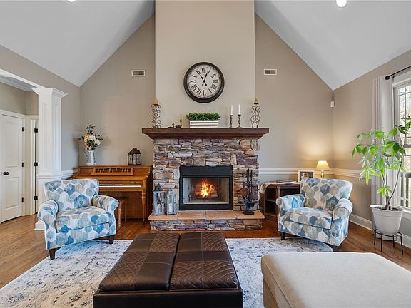 4th image of 221 Serenity Dr