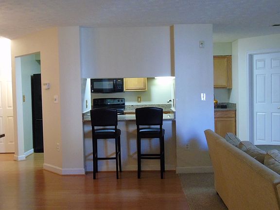 4th image of 617 Admiral Dr Unit 304