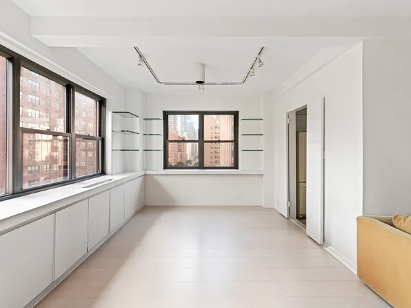 165 East 72nd Street image 4 of 11