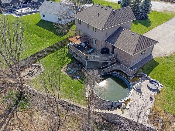 4th image of 24 Brant Rd