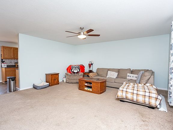 4th image of 137 Fern Dr SE