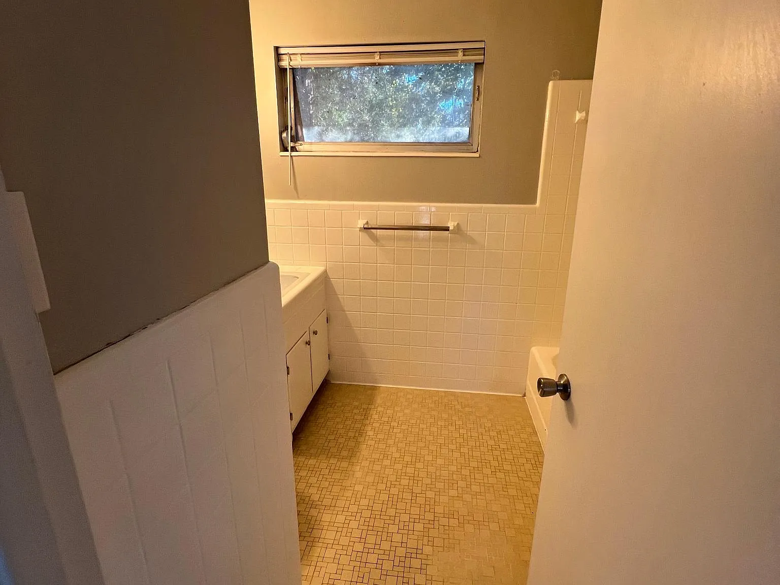 1 bed, 700 sqft, $995 — Photo 3
