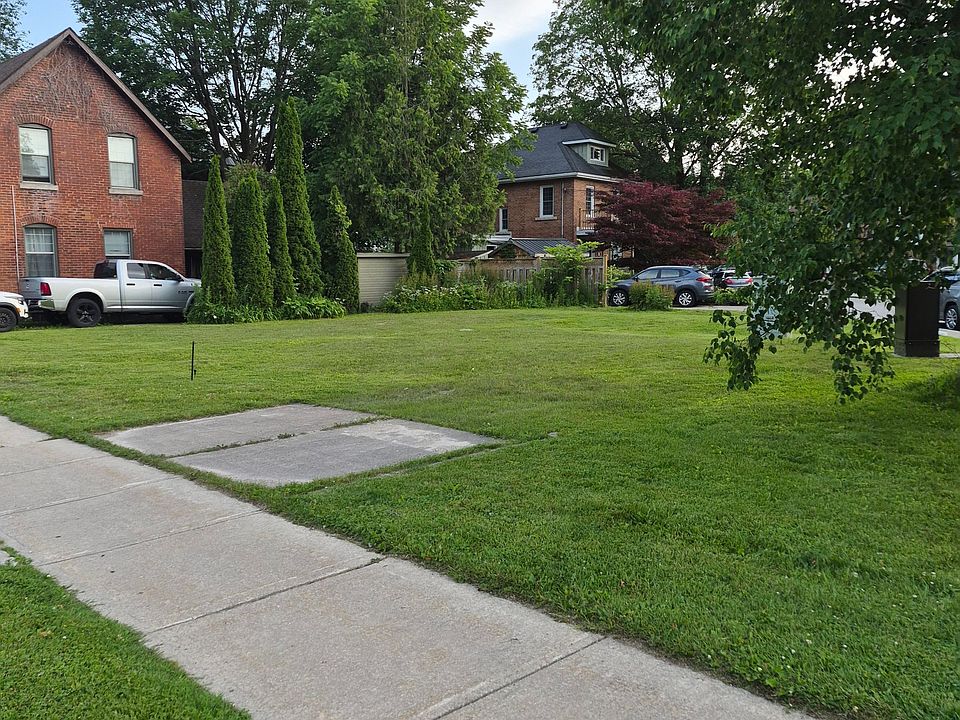 1st image of 586 & 590 2nd Ave E