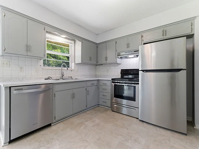 16711 Bel Ray Blvd — Photo 3