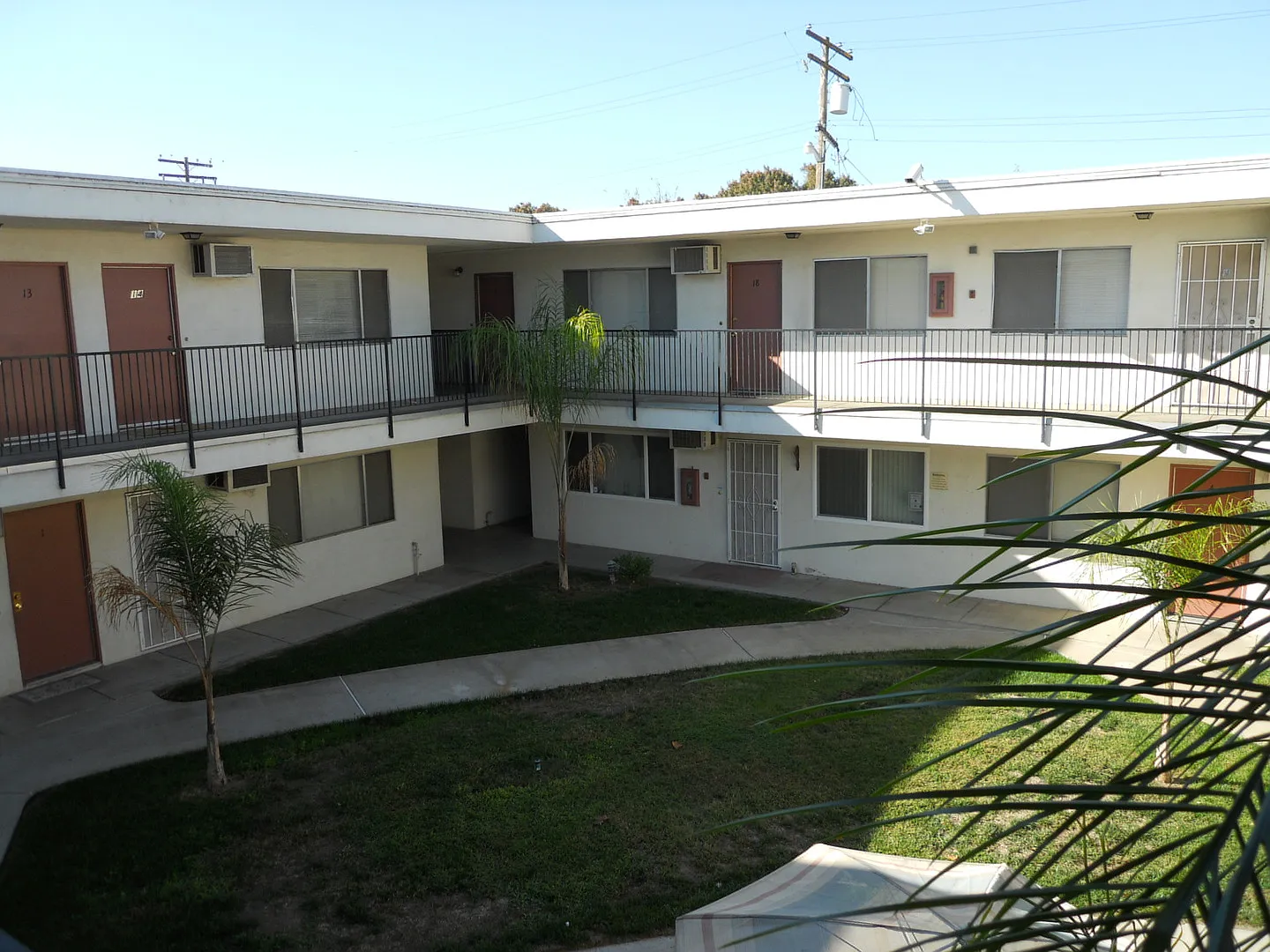 Cedarwood Apartments — Photo 2