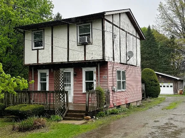 1947 Saltsman Rd, Erie, PA 16510