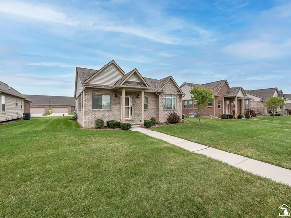 23934 Meadows Ave, Flat Rock, MI 48134