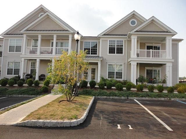 1st image of 602 Saratoga Ln