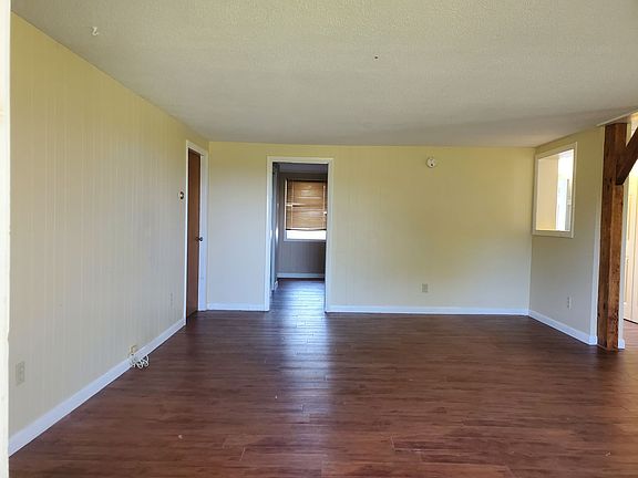 4th image of 3865 Darling Hill Rd #1