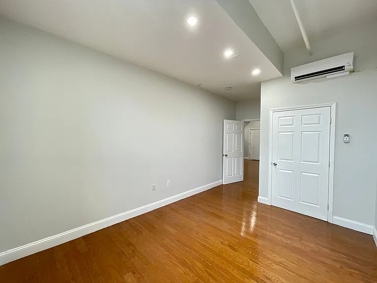 1027 Ridge — Photo 15