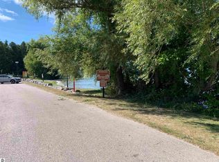 7183 S Whispering Hills Dr, Traverse City, MI 49684