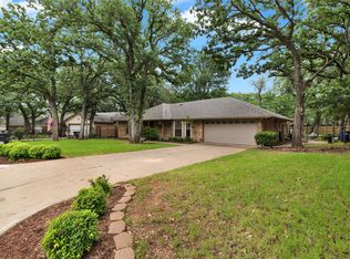 1104 Wood Ridge Dr, Azle, TX 76020