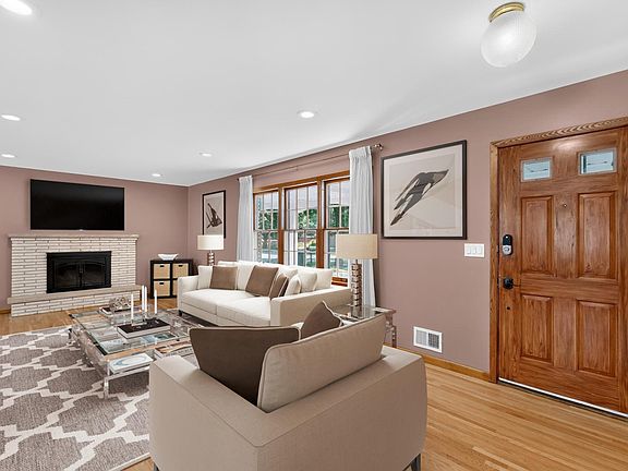 4th image of 133 Craig Way NE