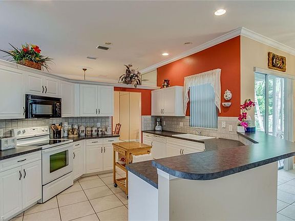 4th image of 2133 SW 39th Ter