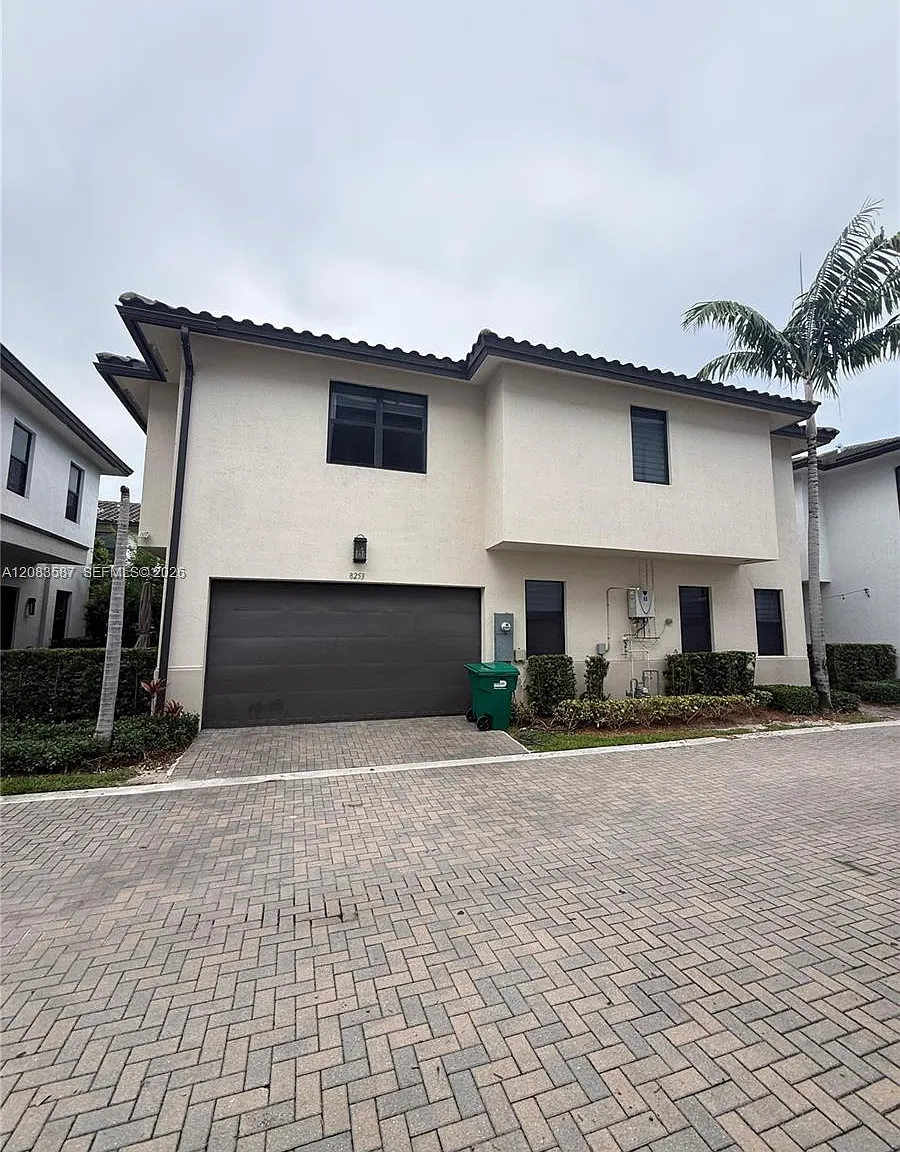 Downtown Doral South Phas — Photo 1