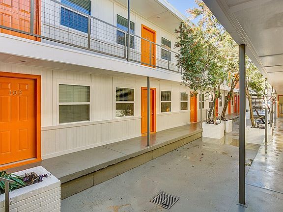4th image of 4927 San Jacinto St APT 202