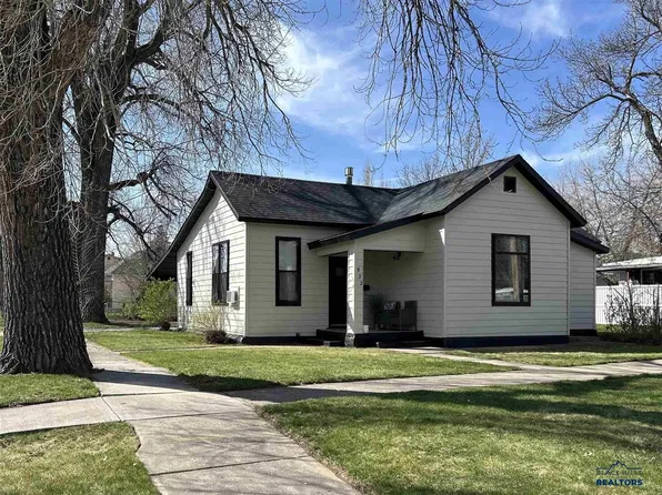 822 Harding Street, Belle Fourche, SD 57717