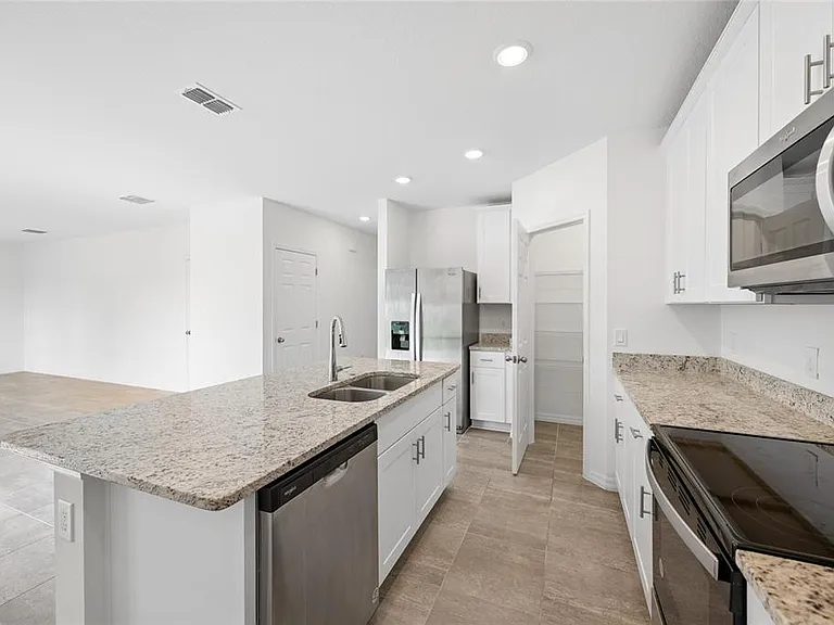 2339 White Tail St — Photo 6