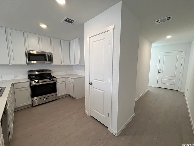 2450 Legend Hl — Photo 4