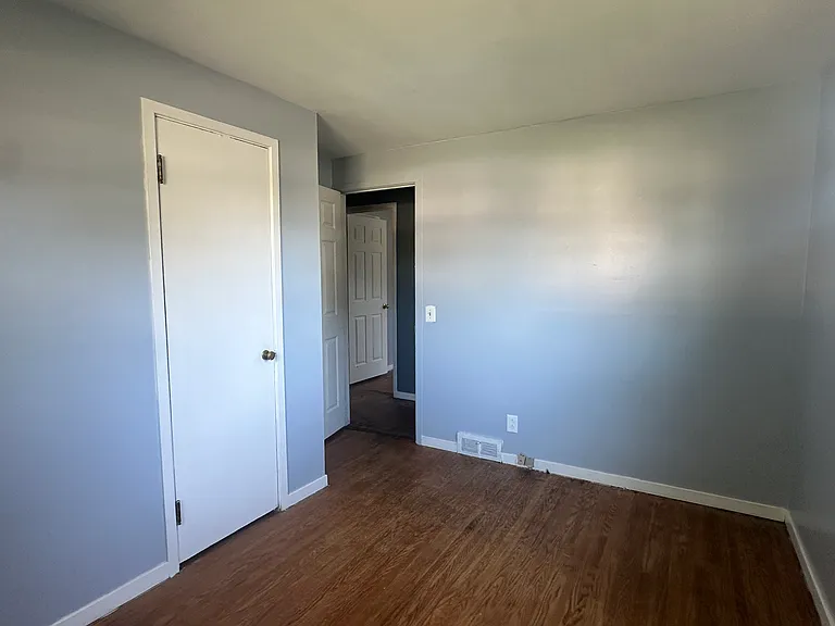 Sutorius Dr — Photo 13