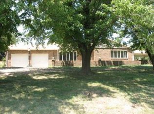433 E Shipton Rd, Salina, KS 67401