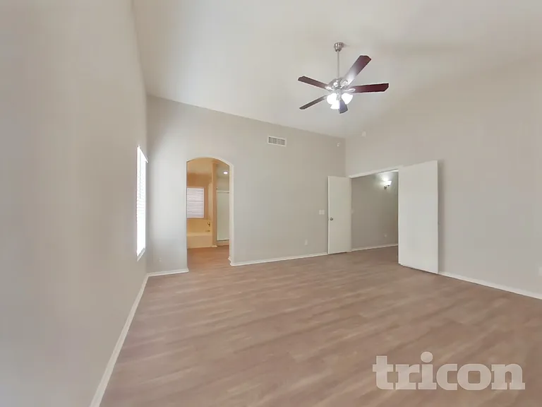 9215 W Sandra Ter — Photo 10