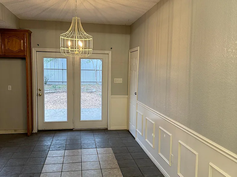 105 Lyndon Dr — Photo 3