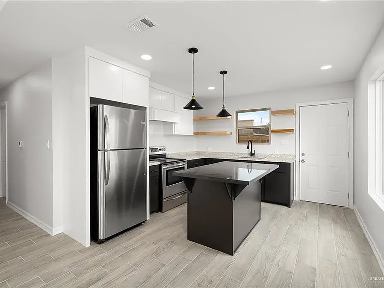 3605 Fuerte Ave #1 — Photo 4