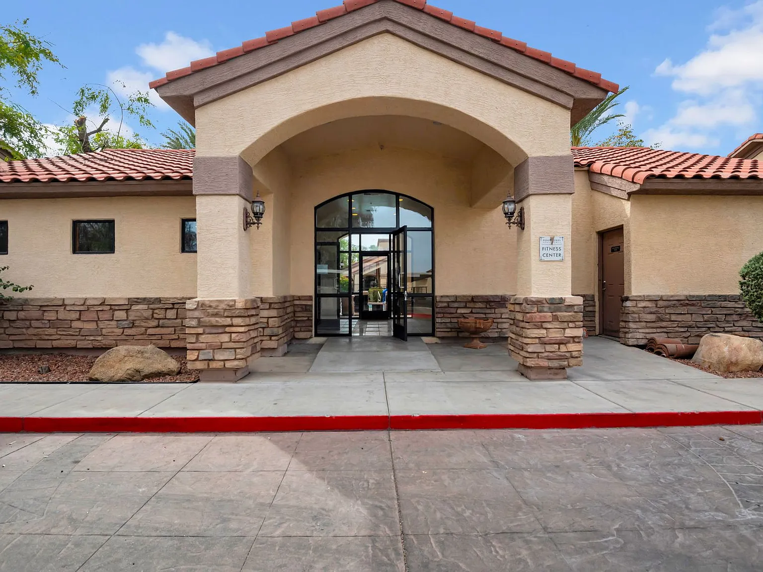 Desert Jewel Apartments — Photo 2