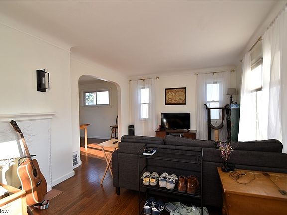 3rd image of 3138 W 139th St
