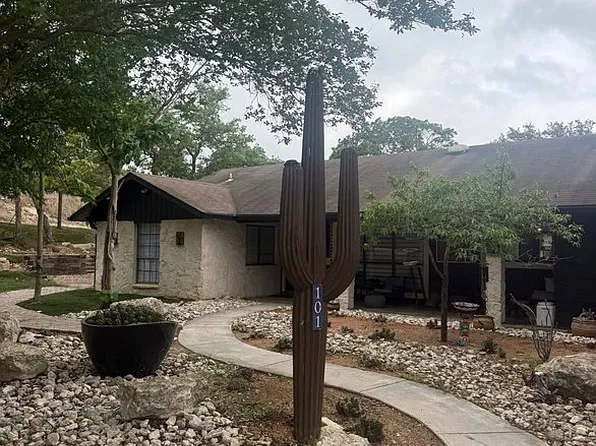 101 Candy Ln, Boerne, TX 78006