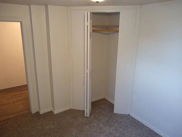 1390 Retsil Rd E — Photo 18