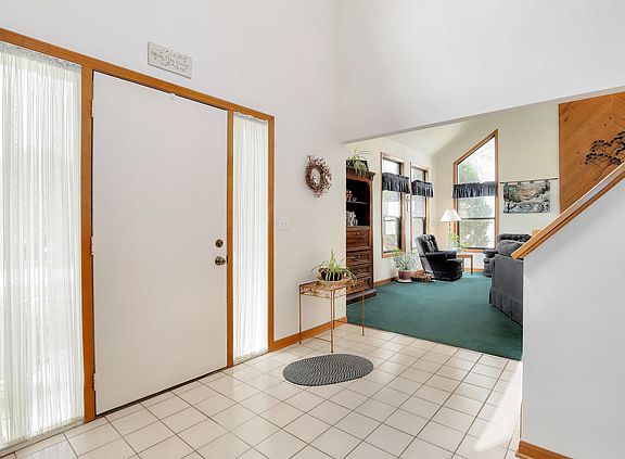 3rd image of 905 Pinehurst Dr