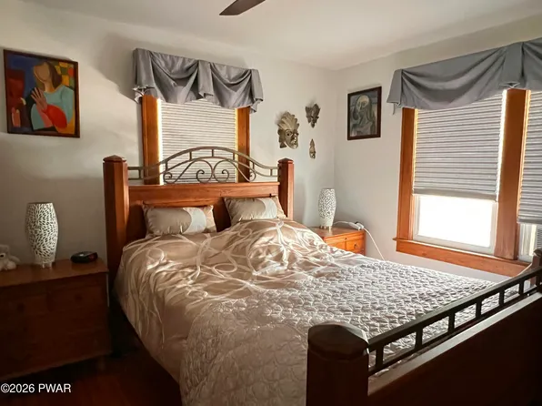 910 Maple Ave, Honesdale, PA 18431